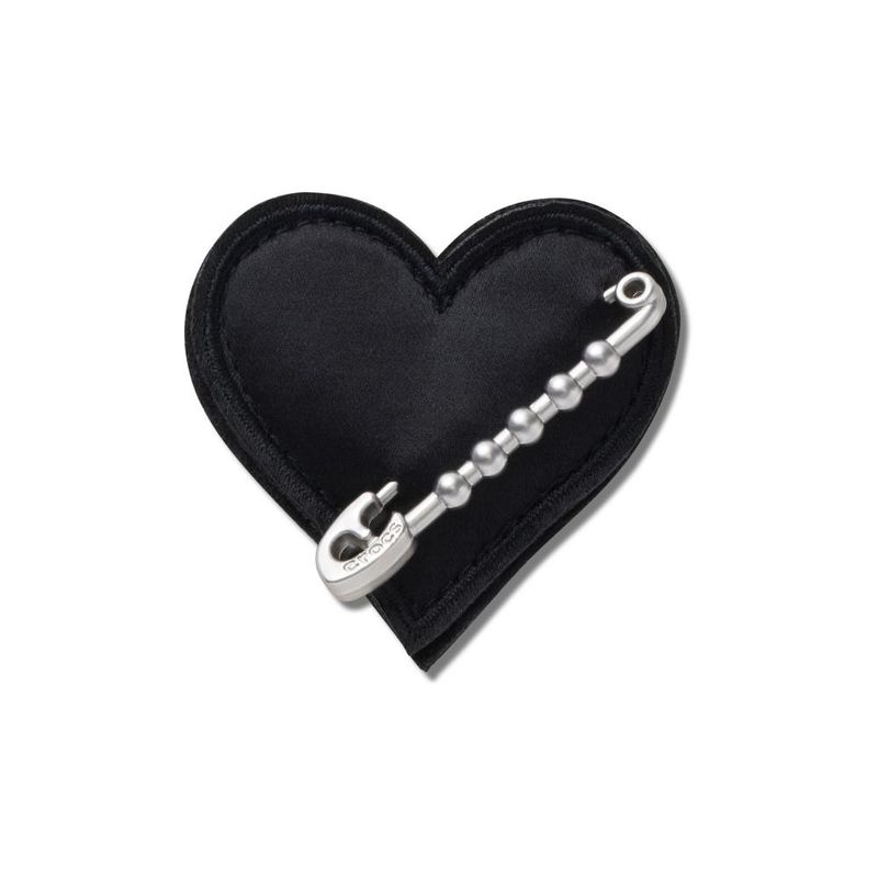 Jibbitz™ Coração Preto Com Alfinete de Segurança UNICO - imagem 1